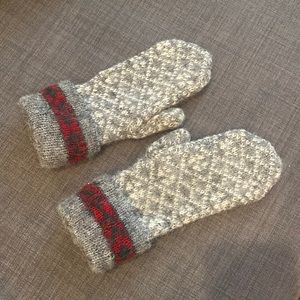 Hand made traditional Icelandic wool mittens